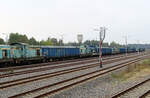 Überfuhr von Dieselloks SM42 ohne Bremse mit Bremswagen? Fotografiert aus dem fahrenden Zug in der Nähe von Lapi. Lapi, 21.9.2021