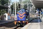 ŚWINOUJŚCIE (Woiwodschaft Westpommern), 07.07.2025, polnische Diesellok mit alter (SM42 099) und neuer (8 620 780-1) Bezeichnung - als IC aus Richtung Szczecin kommend - bei der Einfahrt in den Endbahnhof Świnoujście