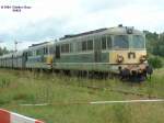 Zwei Baureihe St 43, vorn St 43 295 mit Leerzug auf der Fahrt zur Braunkohlengrube Bogatynia am 16.06.2004 in Krzewina Zgorzelecka.