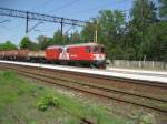 060DA-2332 von der SIGMA fhrt am Ende des Zuges am 20.05.2007 durch Trzciniec in Richtung Bydgoszcz.