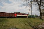 Hier sehen wir ST44-966 als Vorspann vor ST44-818 im Bahnhof Siewierz am 28.04.07