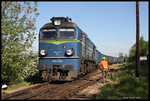 PKP Cargo ST44-1242 rangierte am 23.05.2016 um 08.00 Uhr einen langen Leerzug in Scinawka Srednia (Mittelsteine).