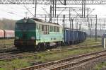 SU46-007 verlsst den Bahnhof von Wegliniec am 25.04.10