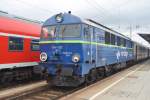 COTTBUS, 10.10.2012, SU46-032 hat den EC 248 von Kraków bis zu diesem Bahnhof gebracht und wird nun durch eine deutsche Lok ausgewechselt