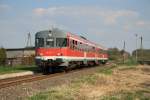 624 605 (SA 110-11) von Sławno nach Darłowo verlsst den Haltepunkt Sińczyca.