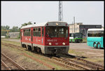 MBxd2-216 fährt am 20.5.2016 über das Dreischienengleis kommend in Pleszew Miasto ein. Im Hintergrund die bereits wartenden  Konkurrenten der Gummibahn !