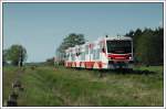 Triebwagen der Reihe SA 108 als Zug 79326 von Zbaszynek nach Leszno, am 3.5.2008 ca. 3 Kilometer vor Wolsztyn aufgenommen.