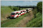 Zug 79325 von Leszno nach Zbaszynek kurz vor Wolsztyn am 3.5.2008.