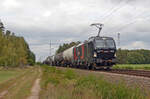Mit einem Kesselwagenzug rollt 370 048 der CargoUnit am 05.10.23 durch Marxdorf Richtung Zeithain.