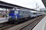 SZCZECIN (Woiwodschaft Westpommern), 09.07.2025, polnische E-Lok EP07-1058 mit einem IC bei der Einfahrt in den Bahnhof Szczecin Główny