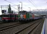 14.09.2012 Poznan Glowny, (rechts) EP09-036 mit EIC 7100  Lech  und (links) EN57-056 mit R-77924 Poznan Glowny - Gniezno.