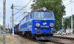 PKP Cargo mit ihrer  ET22-1015  (NVR:  91 51 3 150 187-3 PL-PLPC ) und einem Ganzzug Hochbordwagen am 14.06.23 Durchfahrt Bahnhof Kostrzyn nad Odrą.