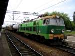 ET22-768 fhrt mit einem Gterzug am 20.07.2007 durch Toruń.
