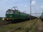 ET22 528 stand mit einem Gterzug,am 14.Mai 2011,im Ausfahrbereich von Szczecin Port Centralny.