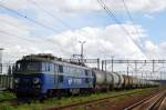 ET22 1023 beim Umsetzen der der Lok an einem Kesselwagenzug in Szczecin Port Centralny (08.08.2012)