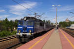 EU07-360 im Bahnhof Miechow (Polen). Aufgenommen am 1. Mai 2018. 