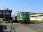 EU07-128 in Walbrzych (Walburg) 
Ich befinde mich hier auf einem Zugang zum Bahnhof, deswegen ist mein Standort hinter der Bahnschranke erlaubt. 1.5.2009