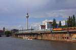 Der Deutschlandtaurus 370 005 am 04.08.2012 in Berlin auf der Jannowitzbrücke.