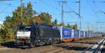 Die polnische MRCE Dispo  ES 64 F4-455  [NVR-Nummer: 91 51 5170 029-0 PL-DISPO], Mieter?, mit dem KLV-Zug (MIRATRANS-Trailer) aus Polen am am 28.10.21 Durchfahrt Bf.