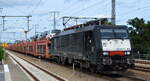 DB Cargo AG [D] mit der  ES 64 F4-454  [NVR-Nummer: 91 51 5170 028-2 (PL-DISPO?) möglicherweise aktuell AKIEM noch nicht umgeschrieben] und einem PKW-Transportzug am 12.09.22 Durchfahrt Bahnhof