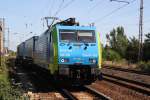 Ein LKW Walter Zug kam mir am 24.07.2012 in Priort,Bahnsteig 1, entgegen mit der Zuglok ES 64 F4 205 alias EU 45-205 der PKP Cargo.