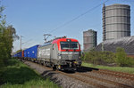 Die PKP Cargo Lokomotive 193 502 mit Güterzug am 21.04.2016  vor den Gasometern in Bottrop.