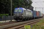 PKP Cargo EU46-513 -mit blau statt rosarote Kabinenlinien- schleppt ein Containerzug durch Wijchen am 29 Juli 2021.  Das Bild wurde vom offentlicher Stelle gemacht.