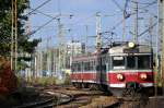 EN57 877 bei der Ausfahrt aus Katowice-Ligota in Richtung Tychy-Lodowisko(09.10.12)