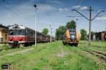 Altes un noeus 2 130.Altes 2 130 dieses EN71-025 und noues 2 130 also 40WE(EN64-006) in Oświęcim(Auschwitz) am 16.05.2015.40WE dieses ein noues Triebzuge der Produktion PESA Bydgoszcz uber