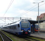 Stadler Flirt 3 als Intercity in Polen - hier in Poznan mit Ziel Szczeczin. Polen wertet seinen Zugverkehr seit einigen Jahren stark auf, auch herkömmliche Wagen für den Intercityverkehr werden neu beschafft. Die manchmal noch anzutreffenden unklimatisierten Züge mit dem Charme der sozialistischen Zeiten werden immer seltener. 1.5.2016, Poznan