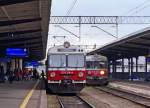 TRIEBZUEGE IN POLEN
Interessante Begegnung zwischen dem ED 72-006ra und dem EN 57-1399ra am 17. August 2014 auf dem Bahnhof POSEN.
Foto: Walter Ruetsch