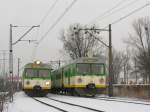 Warszawa Koło, EN57-1917 als KM-15427 nach Iłowo und EN-1939 als KM-5128 nach Warszawa Wola, 20.12.2009.