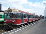 Triebwagen EN57 1038 im Bahnhof Jelenia Gora (Hirschberg) am 22/04/10.