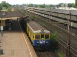 EN57-1729 (gemietet von PKP SKM Trjmiasto) als ein Zug der Sonderlinie S10 nach Warszawa Wschodnia in Warszawa Olszynka Grochowska, 10.06.2010