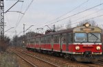 EN57 1932 bei Katowice-Załęże in nach Katowice Głwny (14.04.2012).