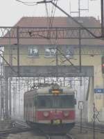 EN 57-888 (2 121 328-8) am 27. Februar bei Ausfahrt aus dem Bahnhof Kandrzin-Cosel (Kedzierzyn-Kozle)
