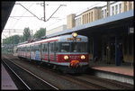 Ostrow Wielkopolski am 20.5.2016:EN 57-847 am Bahnsteig.