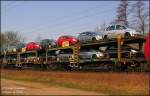 Ein Laers-Doppelstock-Autotransportwagen der PKP. Diese Wagen bestehen aus zwei zweiachsigen Einzelwagen die fest gekuppelt sind. Einsteller ist das Unternehmen ARS Autologistik Weinheim.