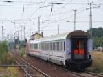 Hier mal eine  Rckansicht  auf den Schluss des EC 340  Wawel  nach Hamburg-Altona bei der Ausfahrt aus dem Bahnhof von Lbbenau/Spreewald. 26.08.2009