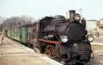 In Sroda steht am 29.4.1991 abfahrbereit Px 48-1907 mit dem Personenzug  nach Zaniemysl.
