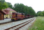 Die Lxd2-472  Rewal  steht am 12.06.2017 mit einem Zug nach Trzęsacz abfahrbereit in Pogorzelica.