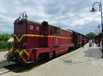 NKW Lxd2-472  Rewal  mit einem Zug nach Pogorzelica, am 12.06.2017 in Trzęsacz.