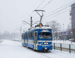 Krakau / Kraków   MPK E1 HW 118 als Linie 16, Rondo Piastowskie, 16.12.2022