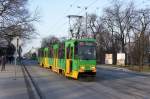 Polen / Straßenbahn Posen: Konstal 105Na - Wagen 334 aufgenommen im Januar 2015 an der Haltestelle  Fredry  in der Innenstadt von Posen.