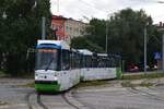 Triebwagen 778 biegt in die Haltestelle Dubois ein.

Stettin 24.07.2023