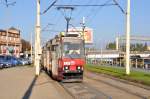 SZCZECIN (Woiwodschaft Westpommern), 09.10.2010, Wagen 738 und ?? als Tram 3 nach Pomorzany bei der Einfahrt in die Haltestelle Hauptbahnhof    