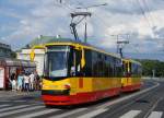 STRASSENBAHNBETRIEBE IN POLEN
Strassenbahn WARSCHAU
Motorwagen 2150 des Typs FPS 123N in Doppeltraktion aufgenommen am 15. August 2014. Am Nationalfeiertag wurden sämtliche Strassenbahnen mit der polnischen Nationalflagge geschmückt.  
Foto: Walter Ruetsch 