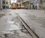 Blick auf den Gleiszustand des Lodzer Straßenbahnnetzes, hier in der Innenstadt in der Legionow. März 2018