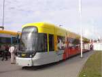 Einer der 15 Cityrunner-Niederflurstraenbahnen aus Lodz war am 29.9.02 auf der InnoTrans in Berlin zu begutachten.