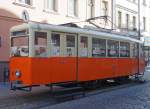 Der historische Straßenbahnwagen steht in der Fußgängerzone von Bromberg und dient als Touristeninformation.